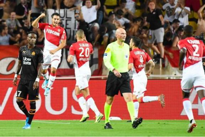  摩纳哥客场不敌里尔，积分差距缩小至五分  